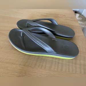 CROCS|Men’s Gray Sandals with Neon Green Stripe, Size 12•••Retro Flip Flops